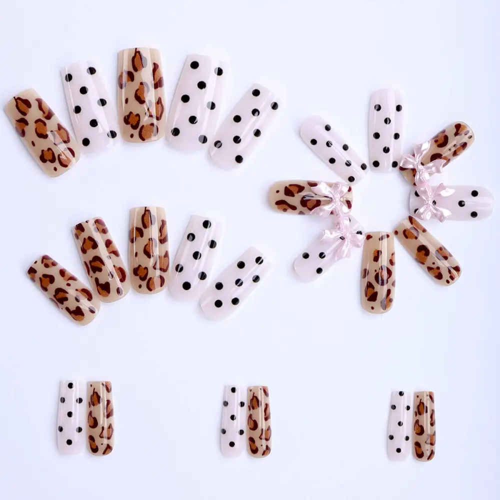 Nailhour 24Pcs French 3D Resin Medium Square Press On Nails