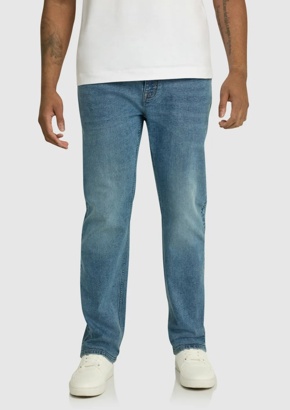 LIGHT BLUE STRAIGHT LEG JEANS WITH TIMELESS FIT FOR VERSATILE STYLING