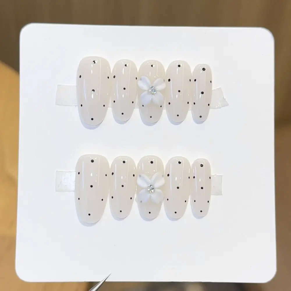 Nailhour 10Pcs Handmade White 3D Floral Medium Oval Press On Nails