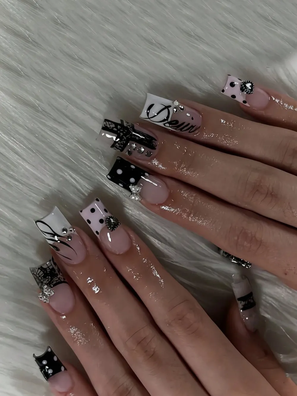 Nailhour 24Pcs Square Nails Art, Cool Dark Style, Black Polka Dot Metallic Heart Press-On Nails