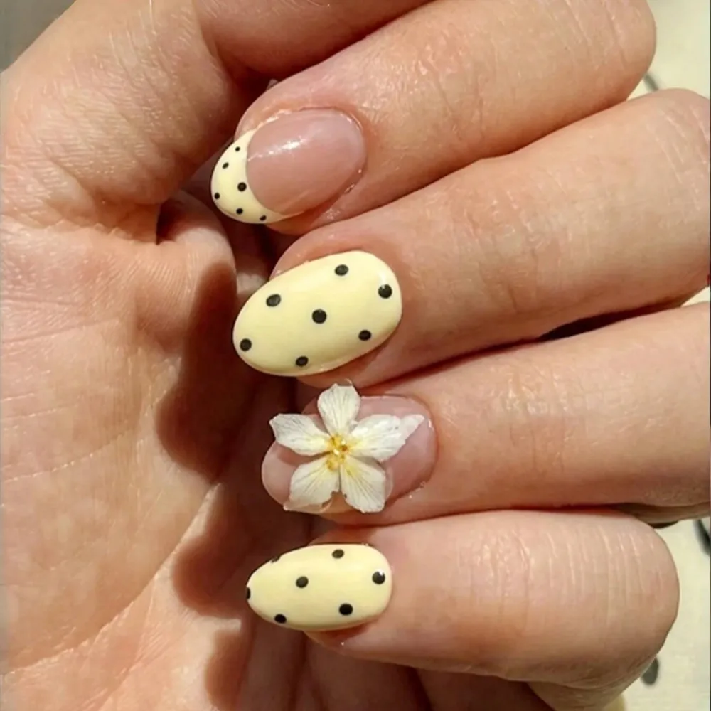 Nailhour 24Pcs French Medium Oval 3D Resin Floral Press On Nails