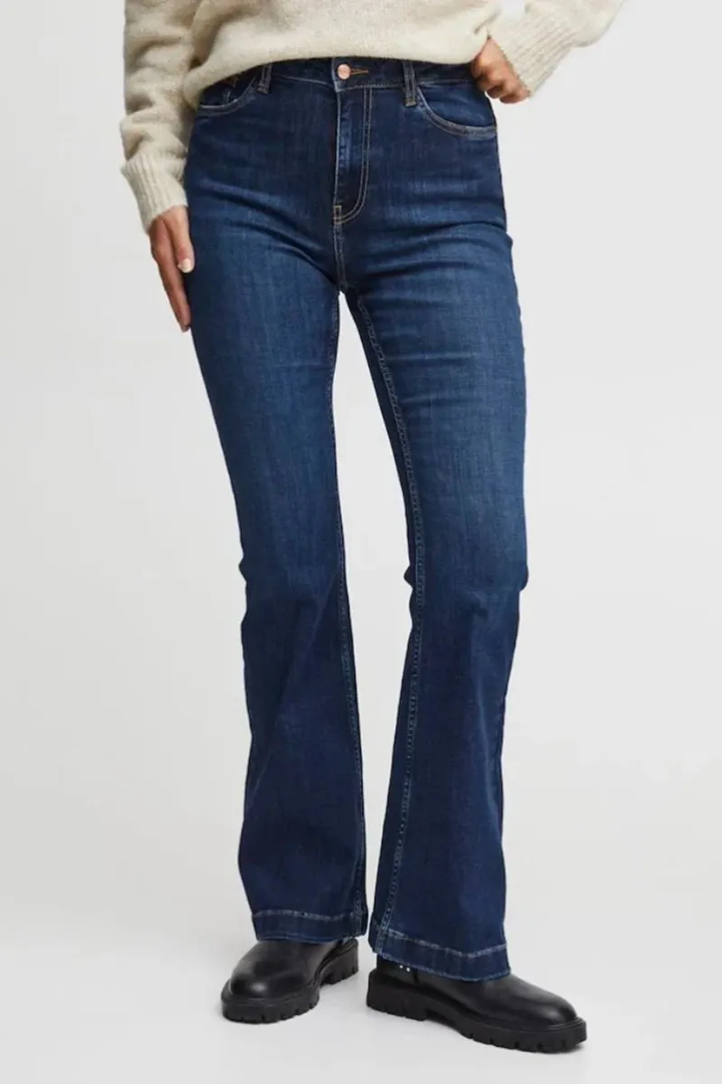 Classic Fit BootCut Jeans