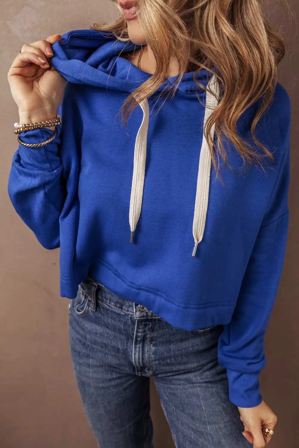 Modern Solid Drop Shoulder Drawstring Cropped Hoodie