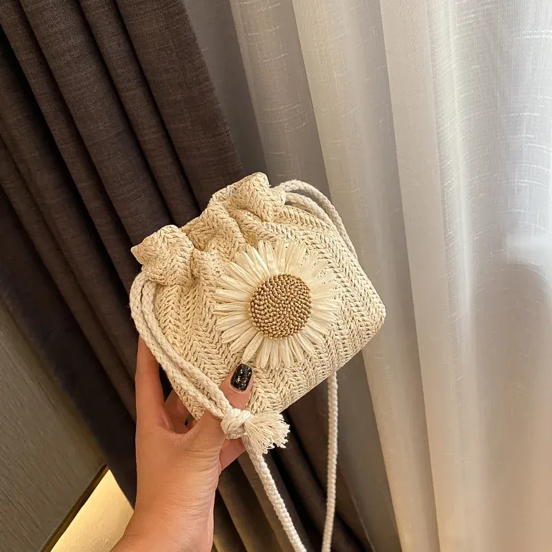 Daisy Decorative Woven Bag