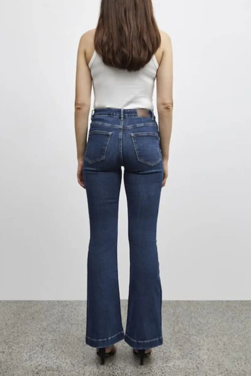 Classic Fit BootCut Jeans