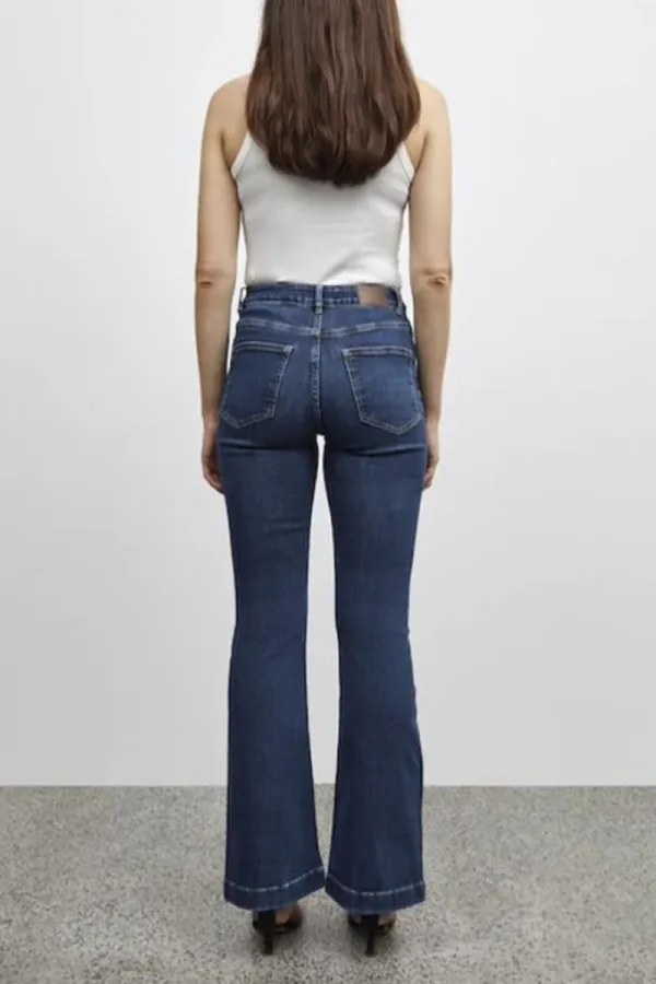 Classic Fit BootCut Jeans