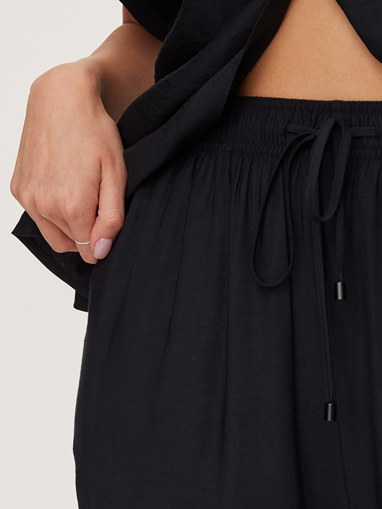 Relaxed Black Pant
