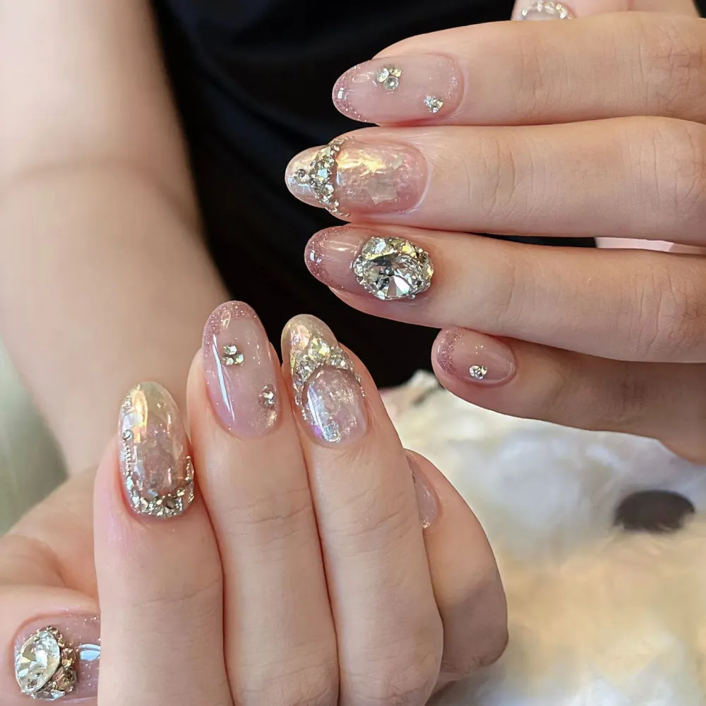 Nailhour 10Pcs Nude 3D Rhinestone Short Almond Press On Nails