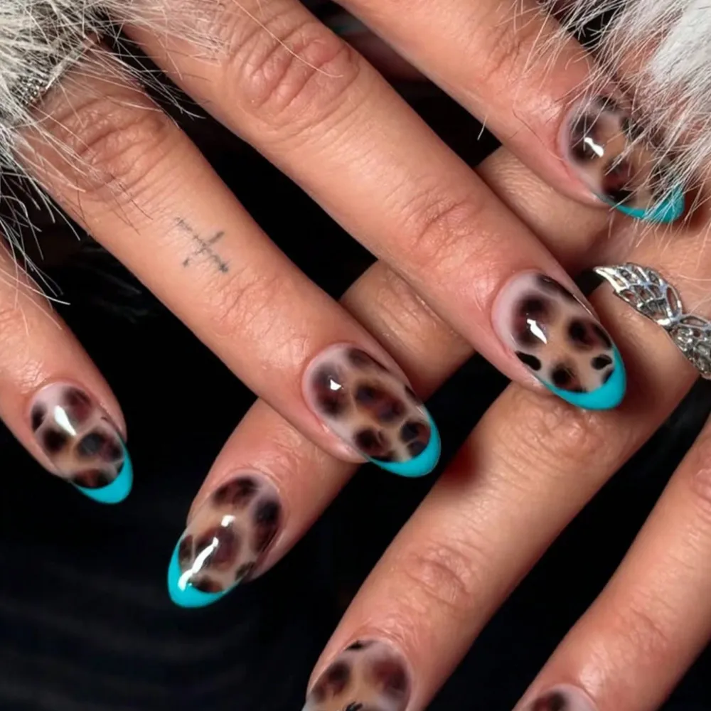 Nailhour 24Pcs French Vintage Short Oval Press On Nails