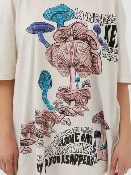 Mushroom Lettering Comfortable T-shirt