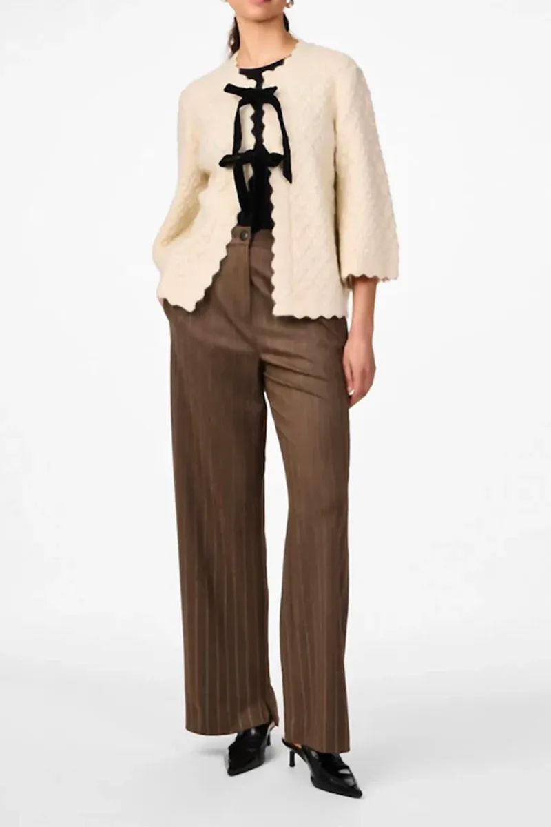 Bow Accentuated Cropped Knitwears