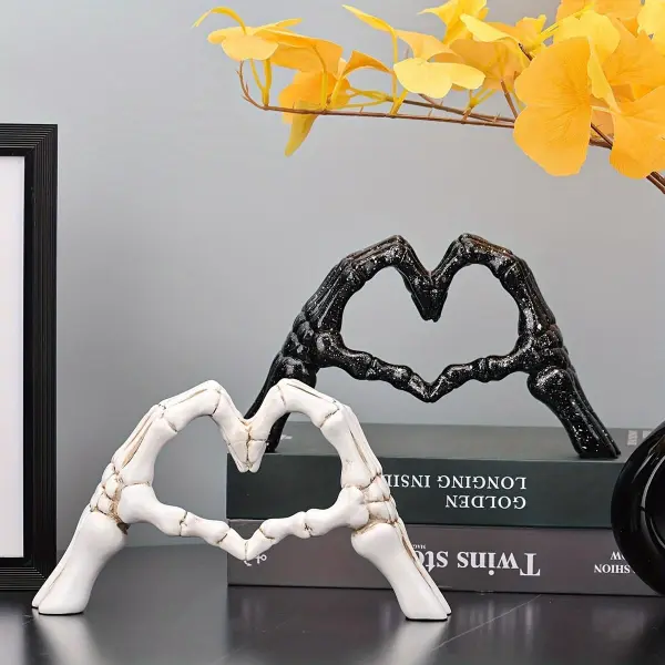 2pcs Halloween Skull Heart Hand Bone Figurine Resin