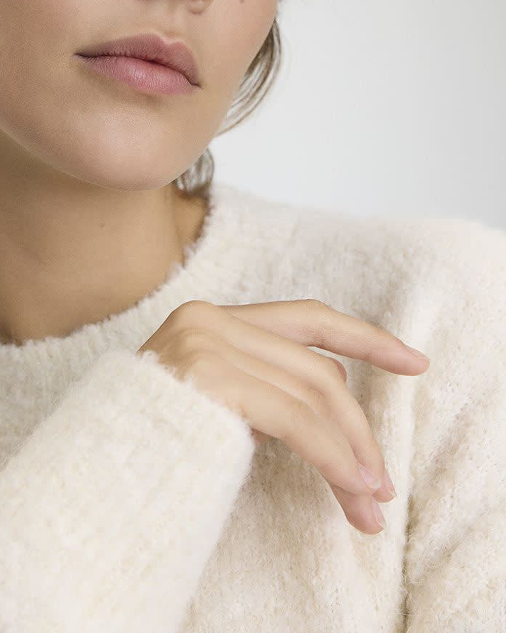 Long-Sleeve Crew-Neck Loose Bouclé Pullover