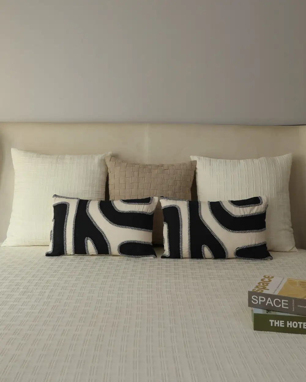 Dutch Mono Cushion Cover