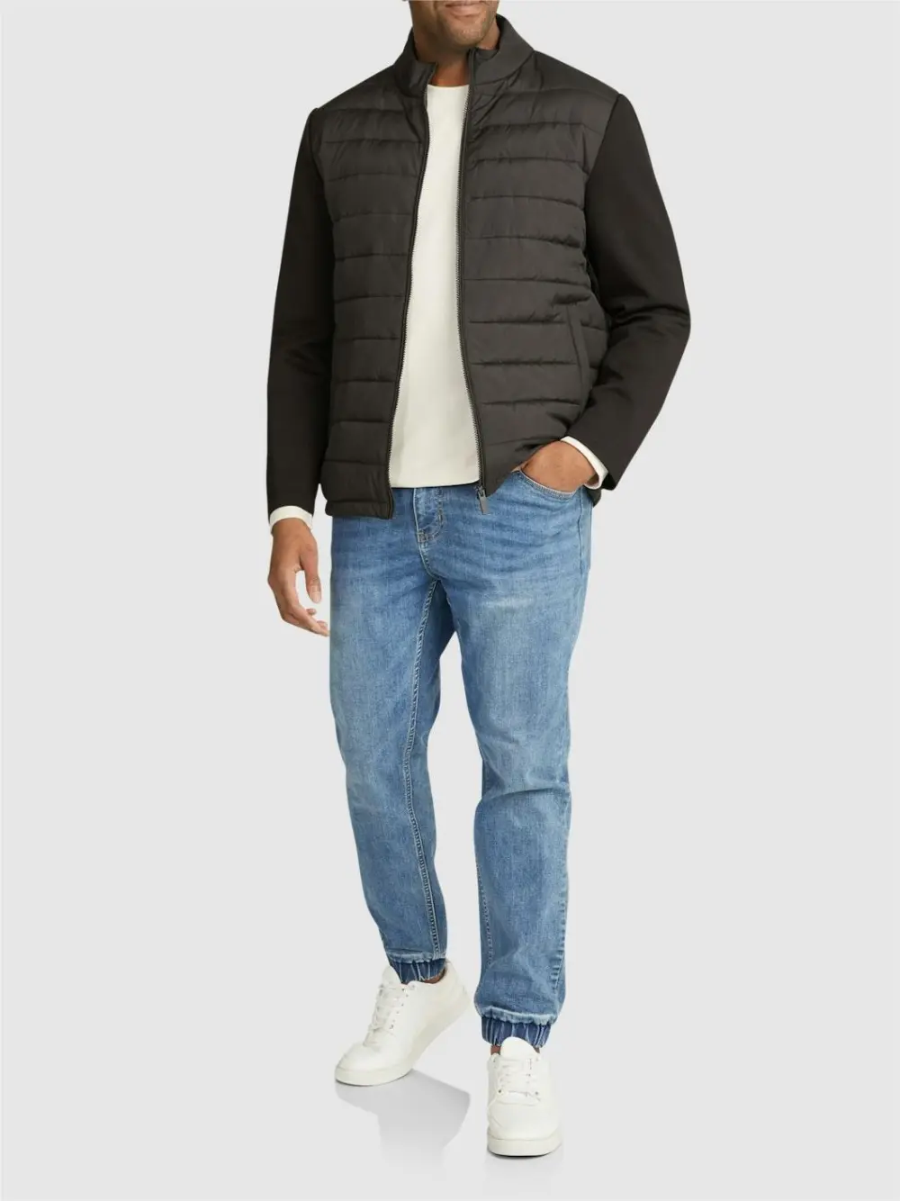 BLACK QUILTED JACKET WITH LIGHTWEIGHT DESIGN FOR LAYERING
