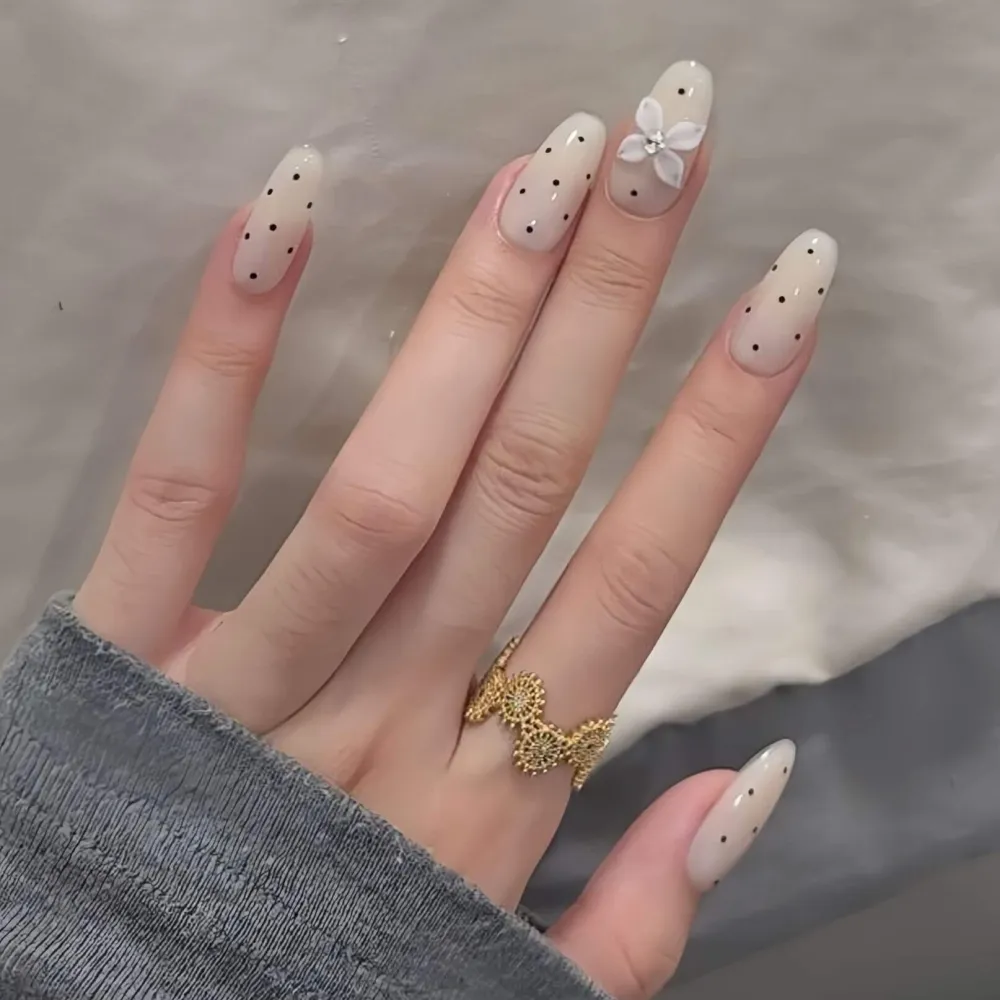 Nailhour 10Pcs Handmade White 3D Floral Medium Oval Press On Nails