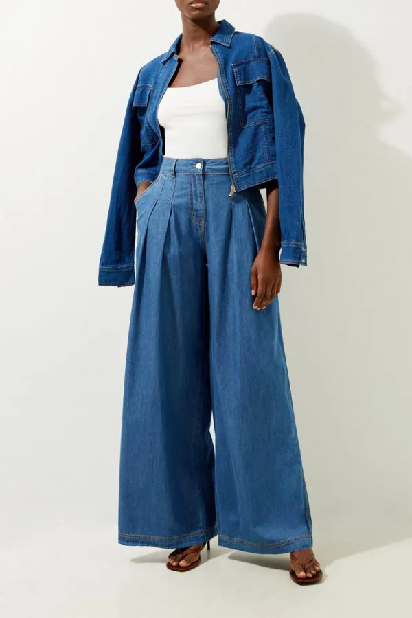 Tailored Chambray Denim Straight Leg Pleated Jeans