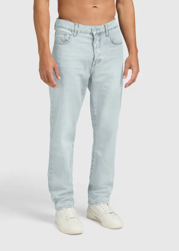 Modern Fit Straight Jeans