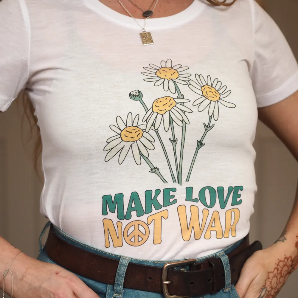 T-shirt Make Love Not War Women Printed Round Neck Short Sleeve