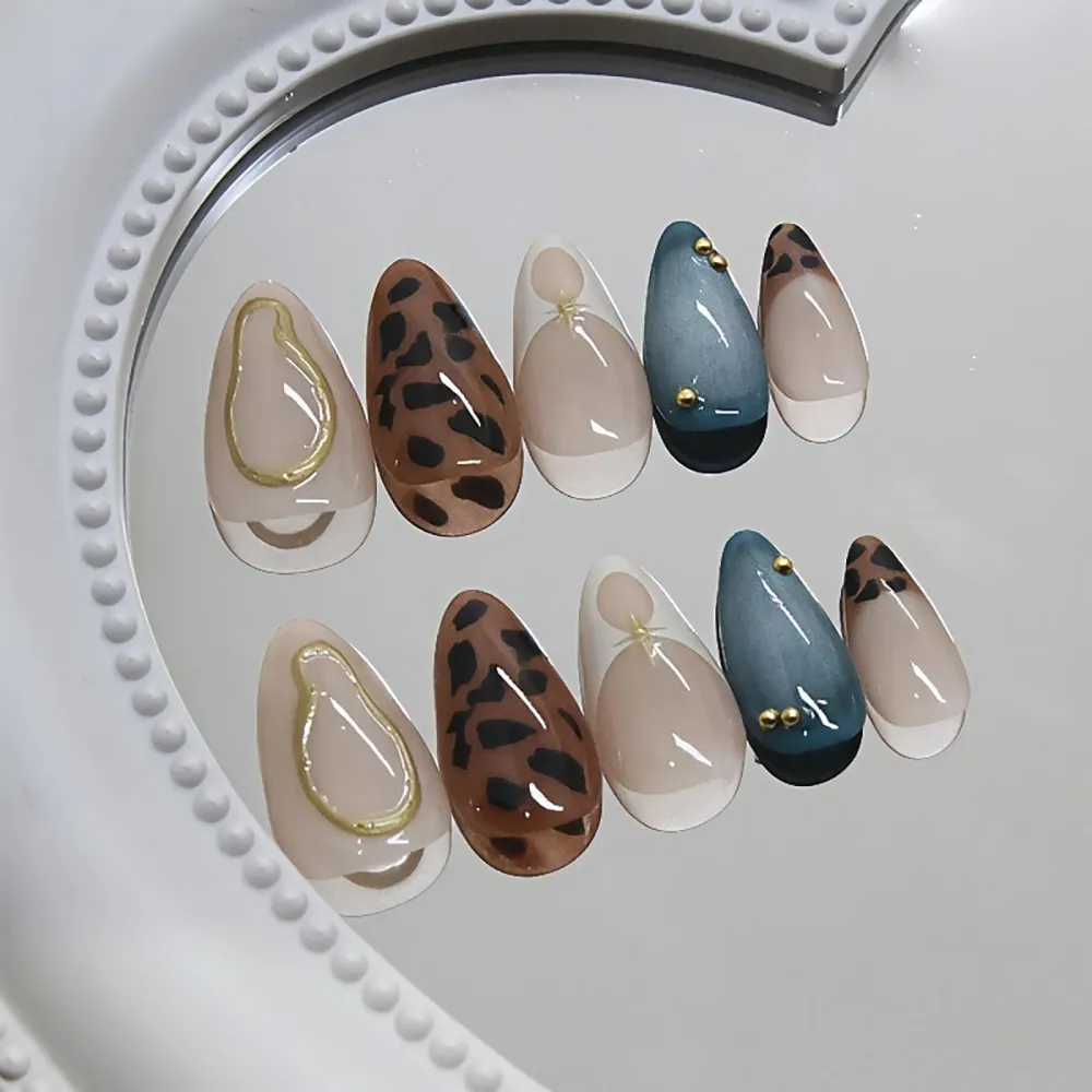 Nailhour 24Pcs French Vintage Gilded  Medium Almond Press On Nails