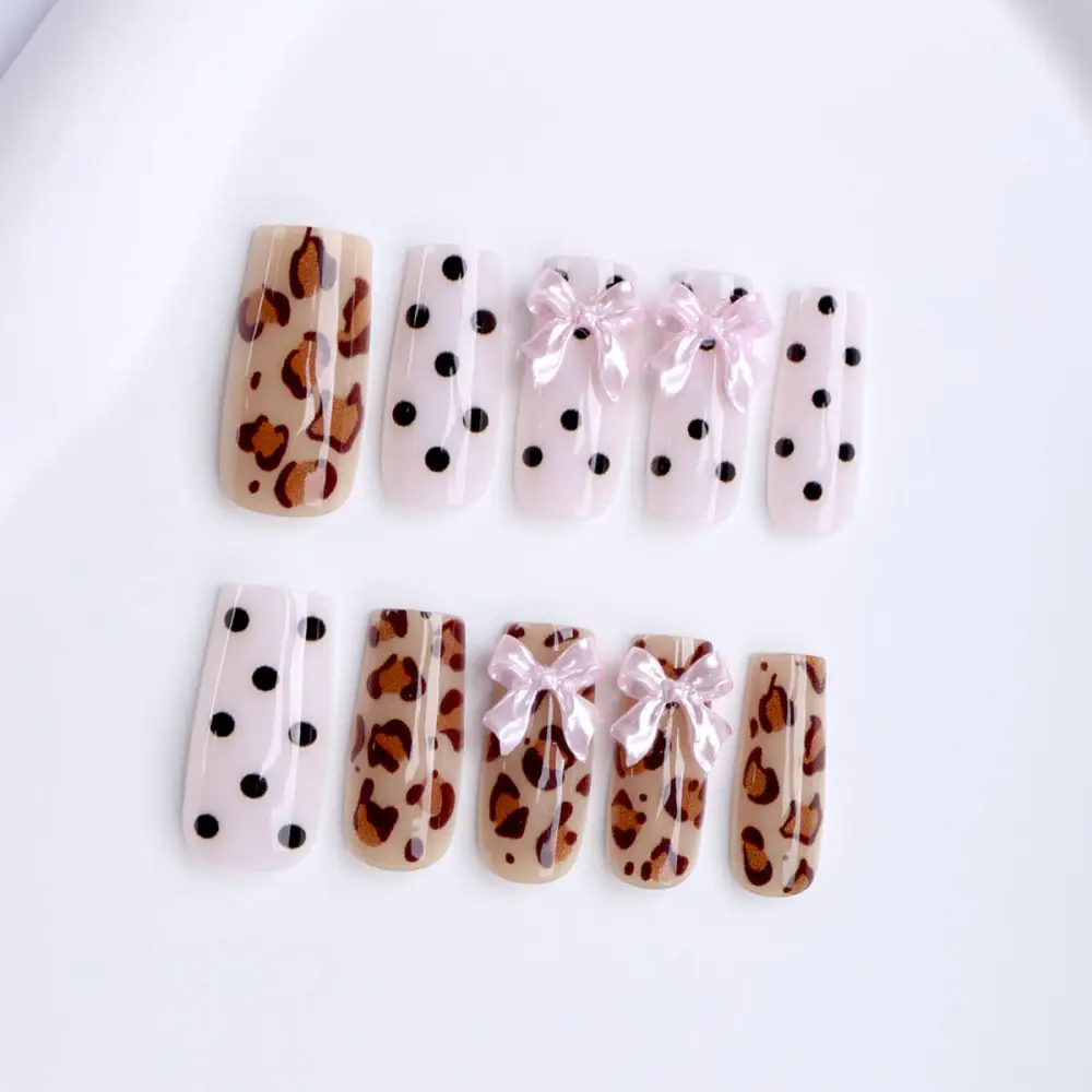 Nailhour 24Pcs French 3D Resin Medium Square Press On Nails