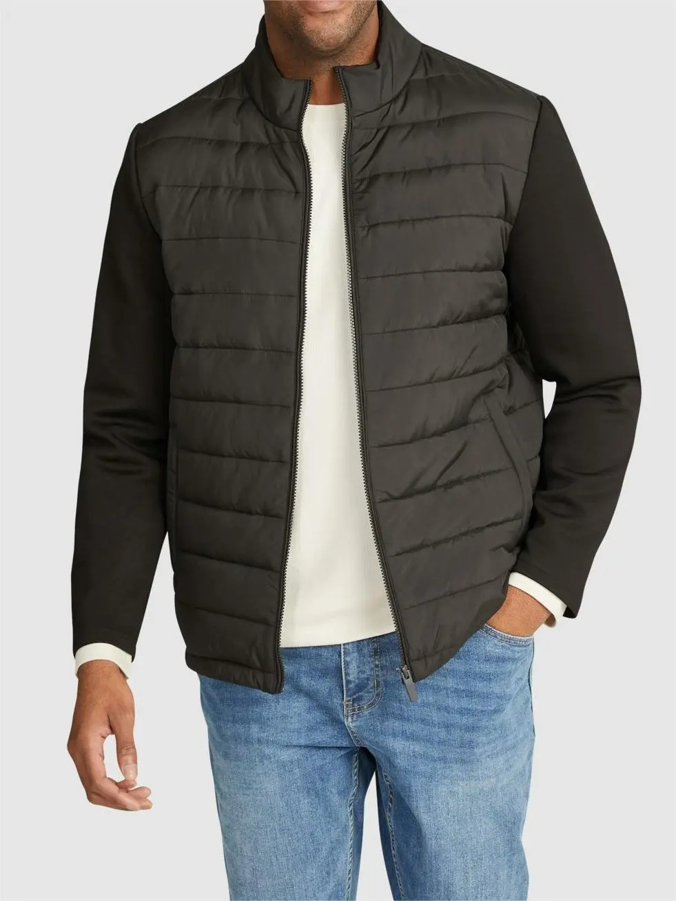 BLACK QUILTED JACKET WITH LIGHTWEIGHT DESIGN FOR LAYERING