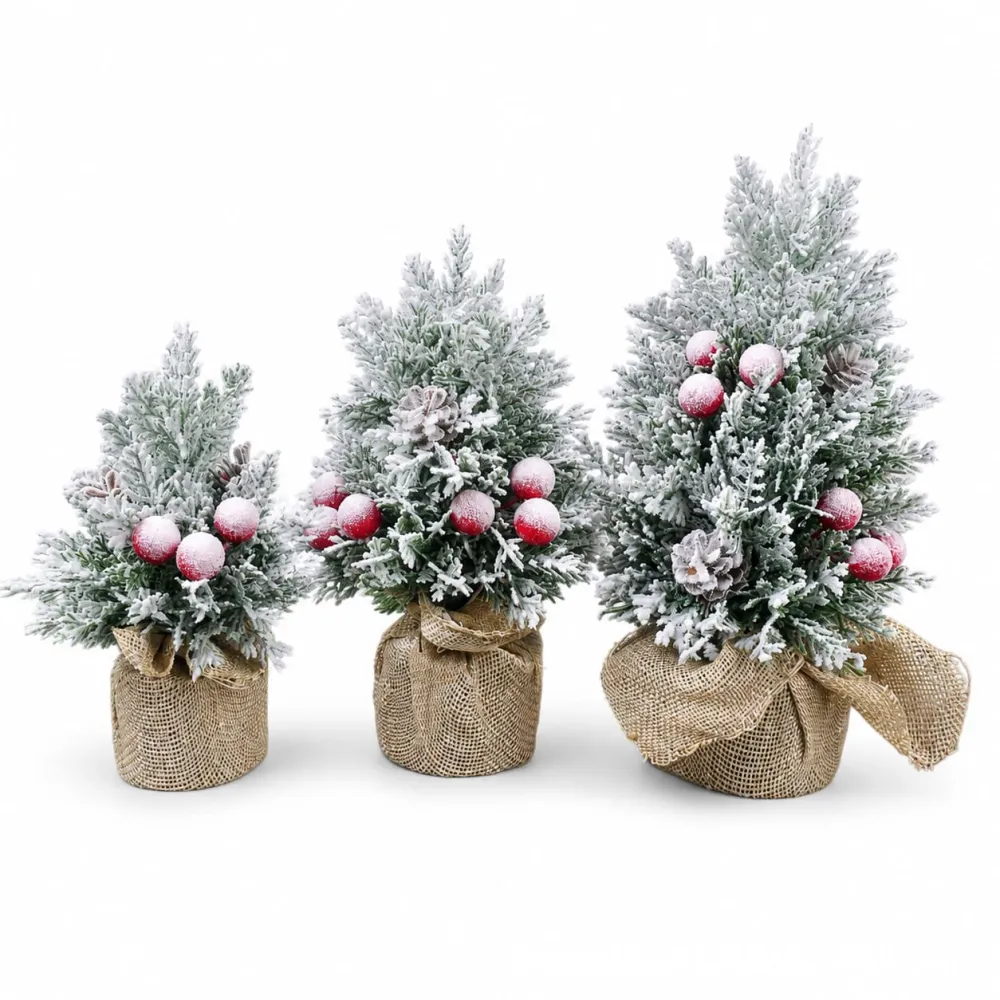 Christmas Tree Red Berry Ornament Scene Decoration