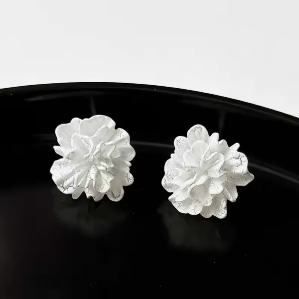White Flower Fashion Earrings