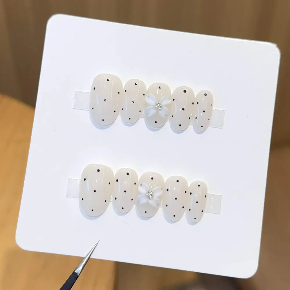 Nailhour 10Pcs Handmade White 3D Floral Medium Oval Press On Nails