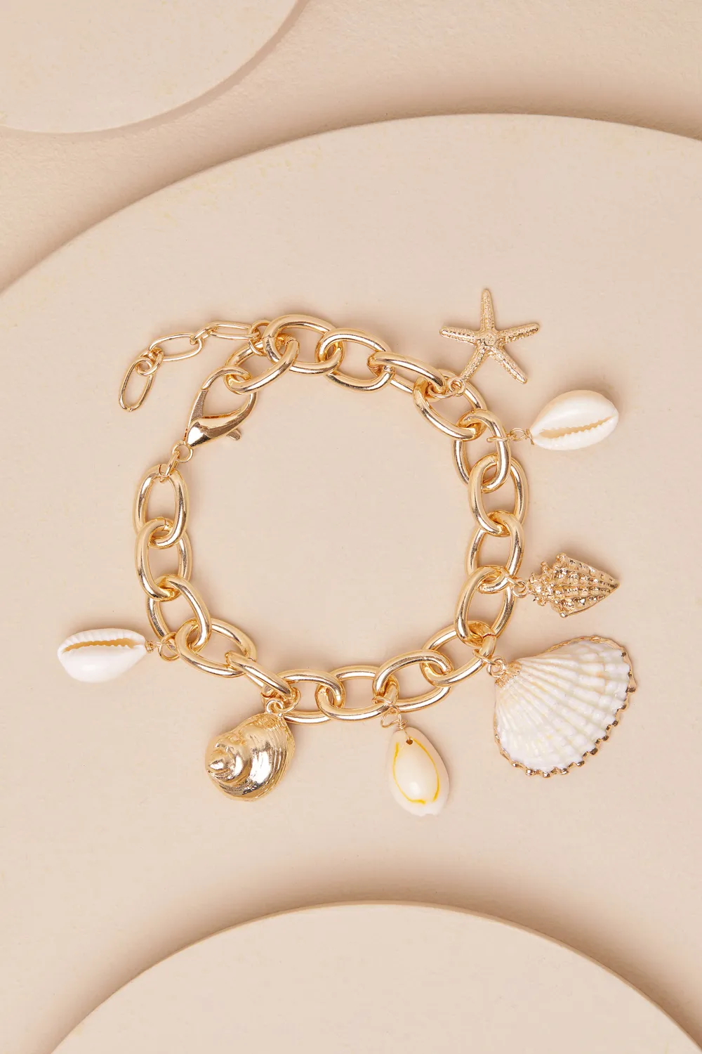 Holiday Style Shell Pendant Bracelet