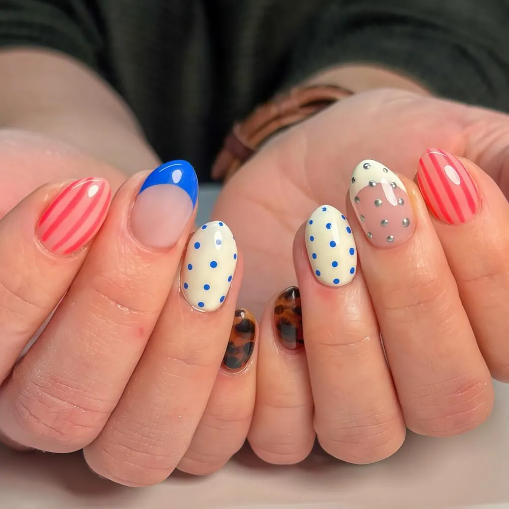 Nailhour 30Pcs Multicolor Rhinestone Short Almond Press On Nails