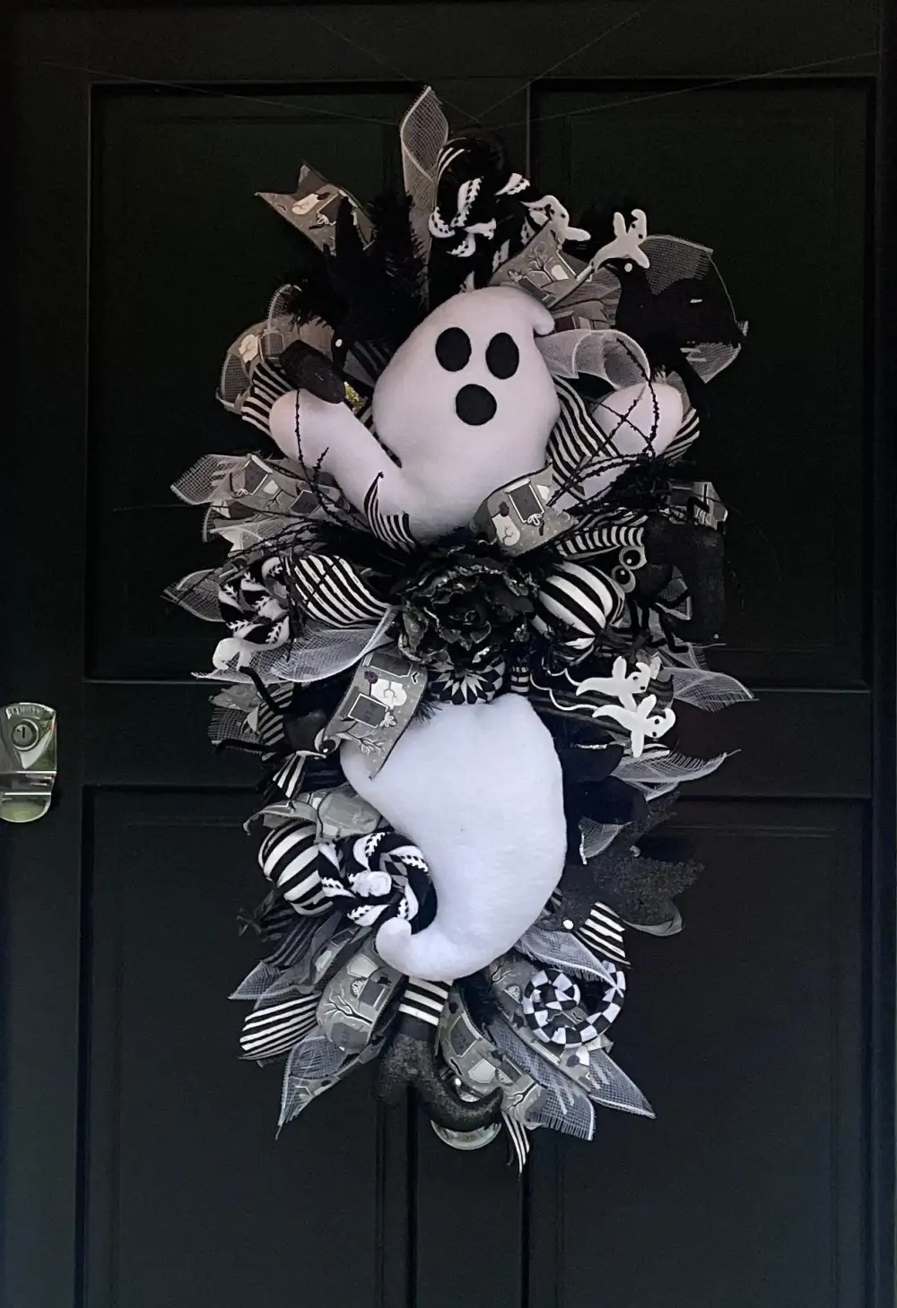 Ghost Teardrop Mesh Wreath