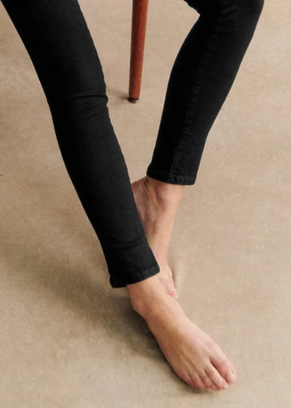 Solid Mid-Rise Slim-Fit Jeans