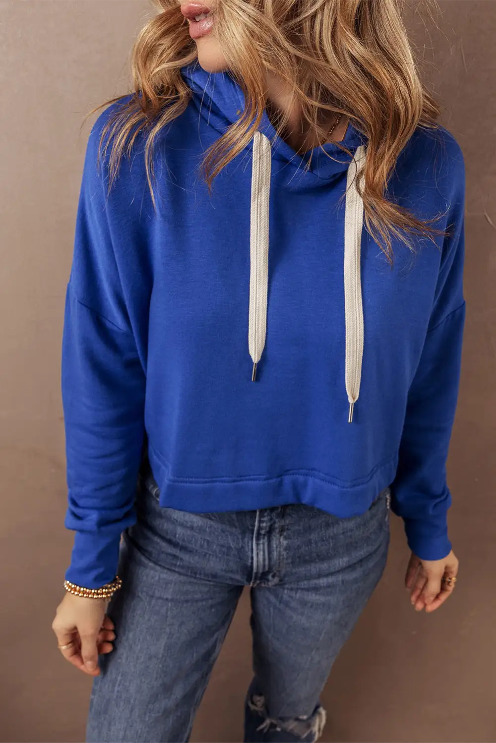 Modern Solid Drop Shoulder Drawstring Cropped Hoodie