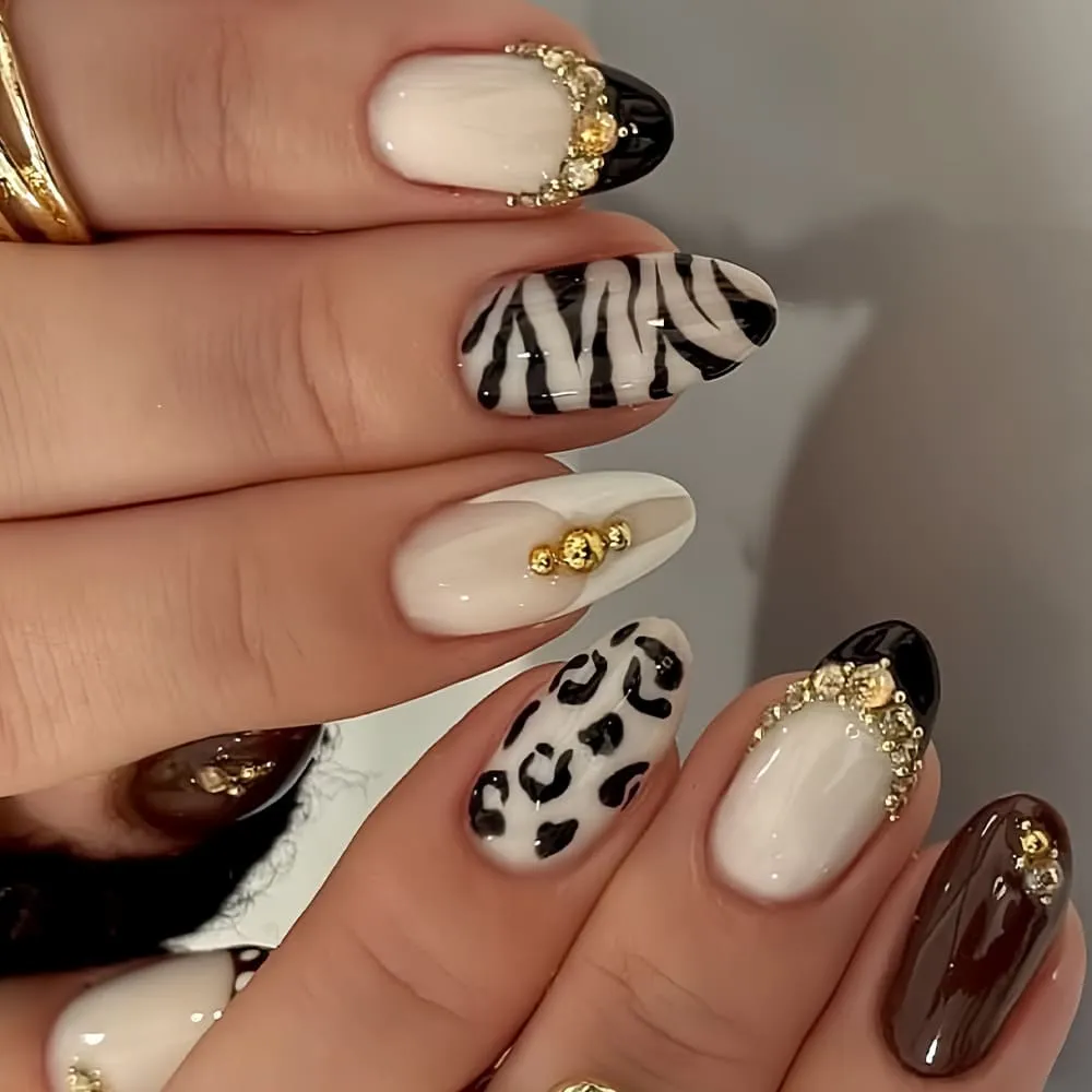 Nailhour 24Pcs French Rhinestone Short Oval Press On Nails