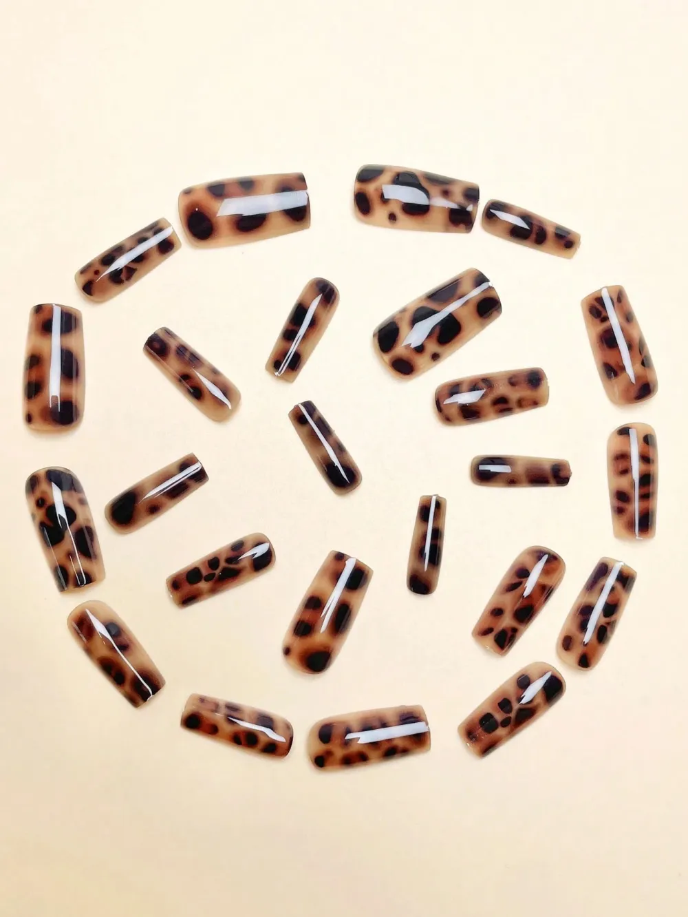 Nailhour 24Pcs Retro Leopard Print Medium Length Press-On Nails