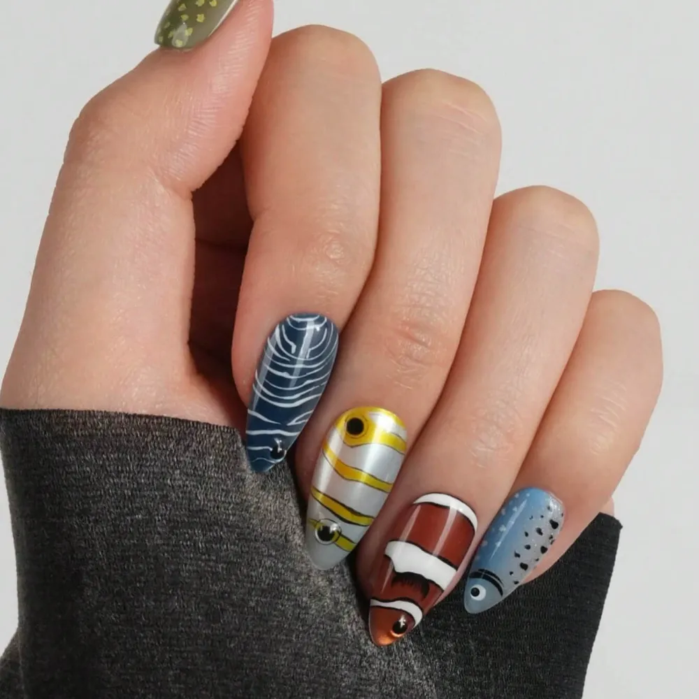 Nailhour 30Pcs Cat Eye Fish Medium Almond Press On Nails