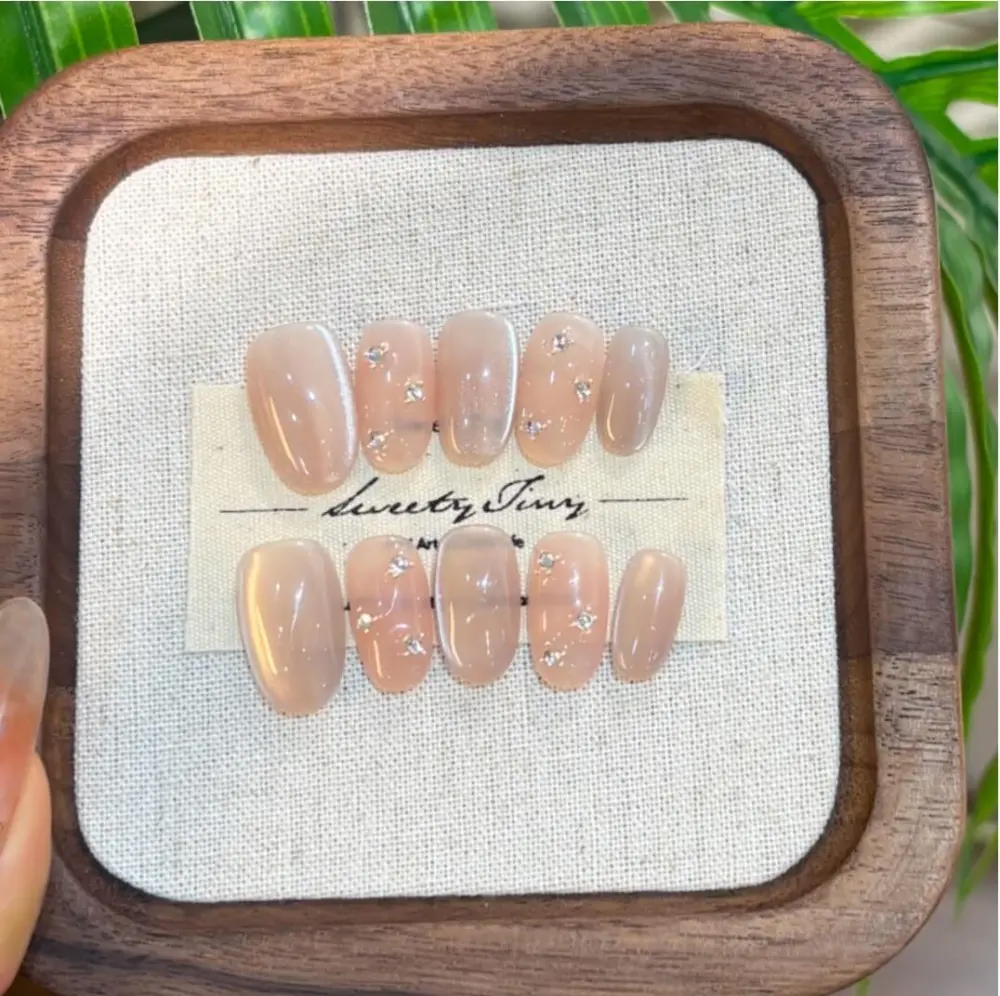 Nailhour 10Pcs Handmade Nude Cat Eye Medium Oval Rhinestone Press On Nails