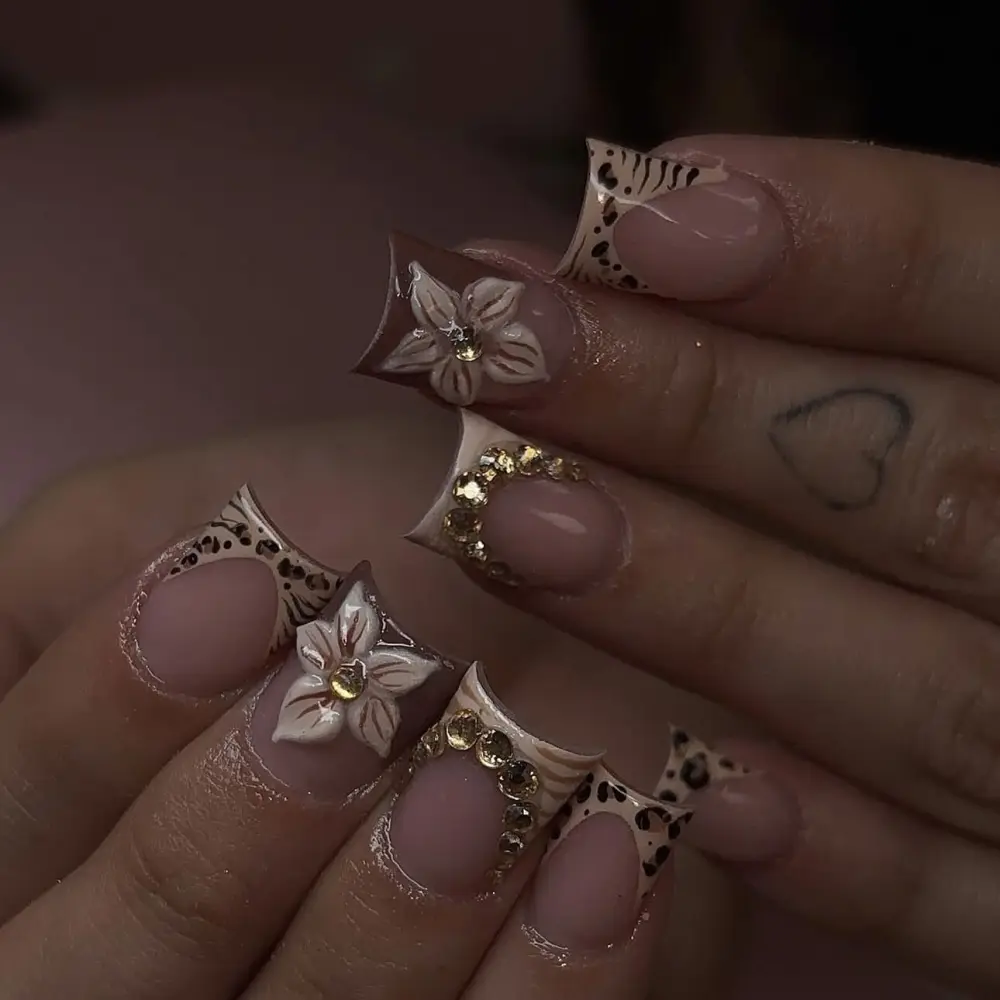 Nailhour 24Pcs Autumn Rhinestone Medium Square Press On Nails