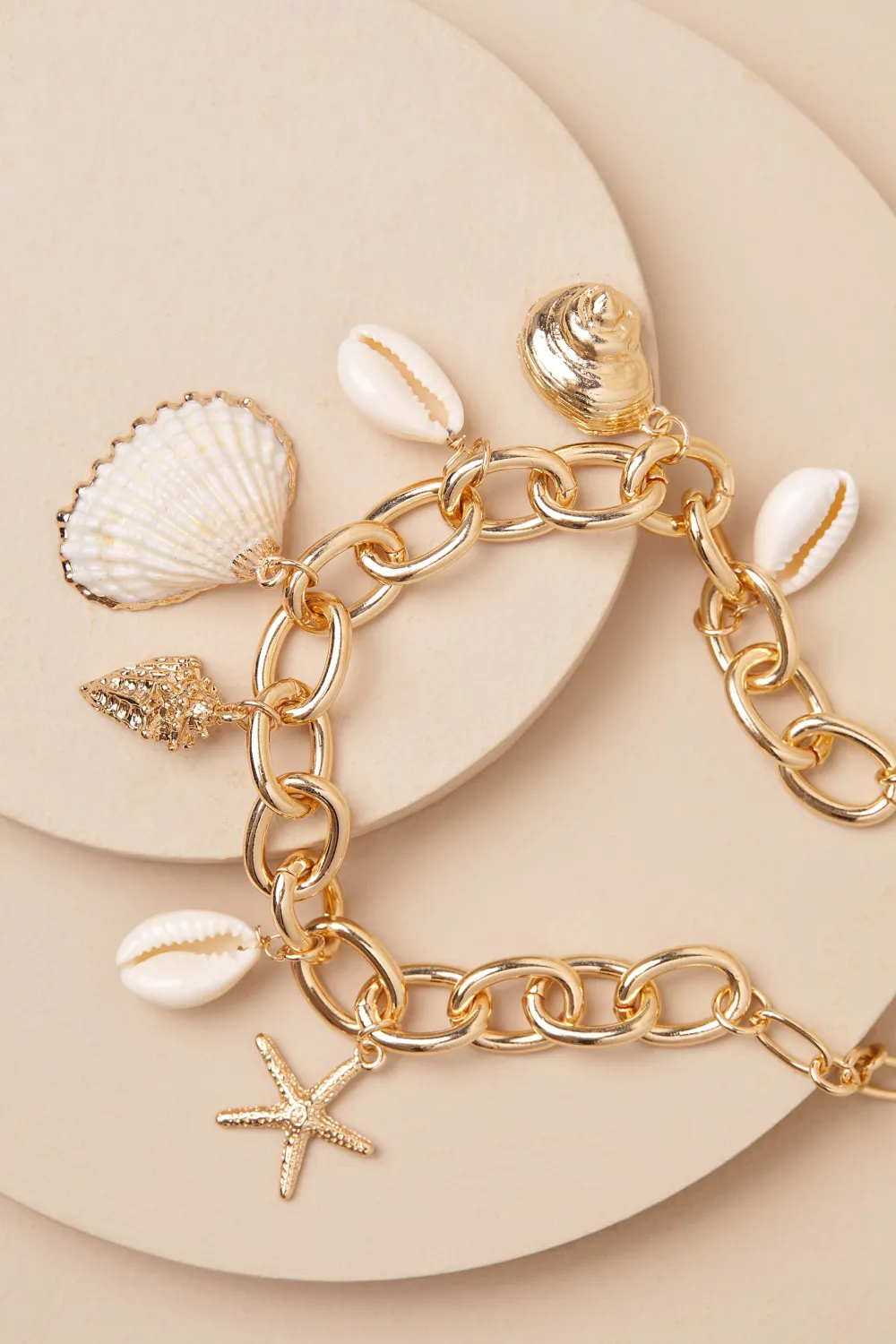 Holiday Style Shell Pendant Bracelet