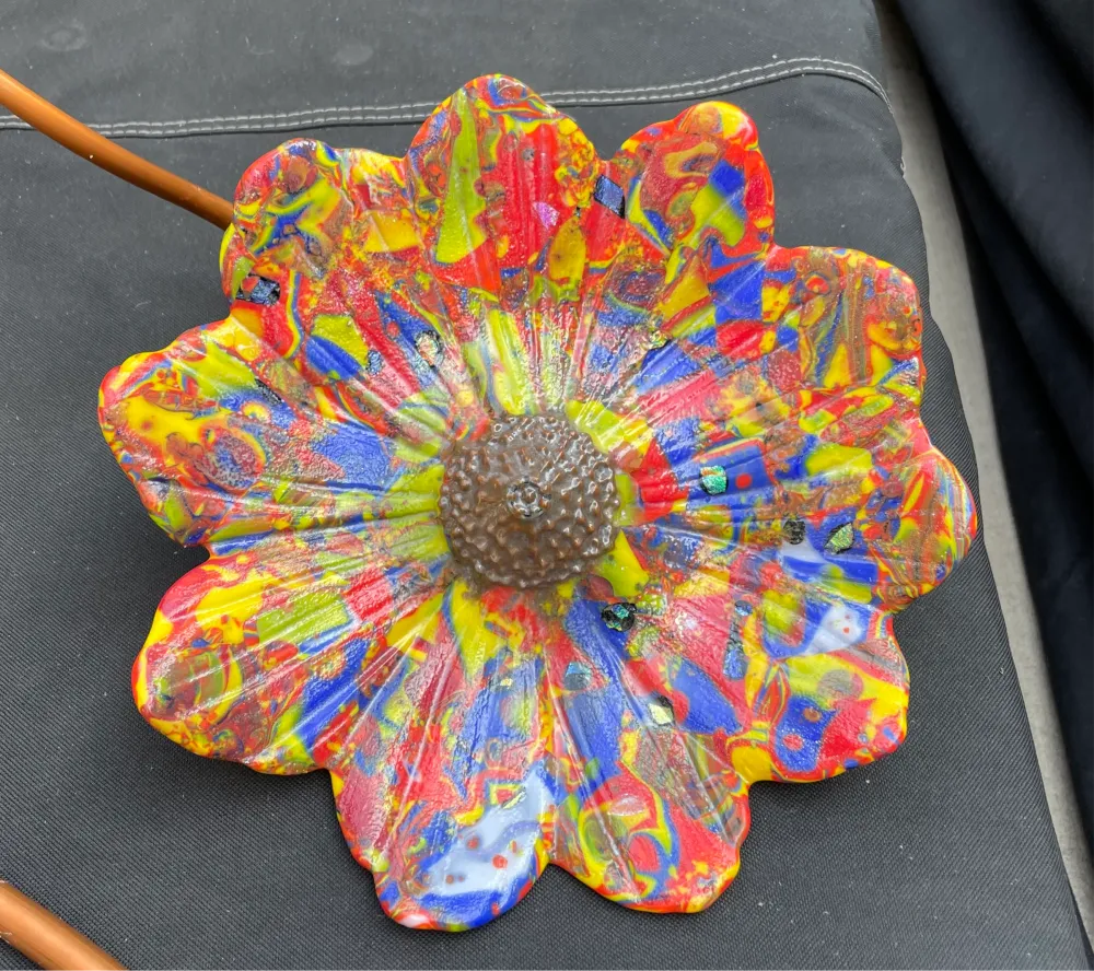 Patterned Daisy Glass Garden Stake