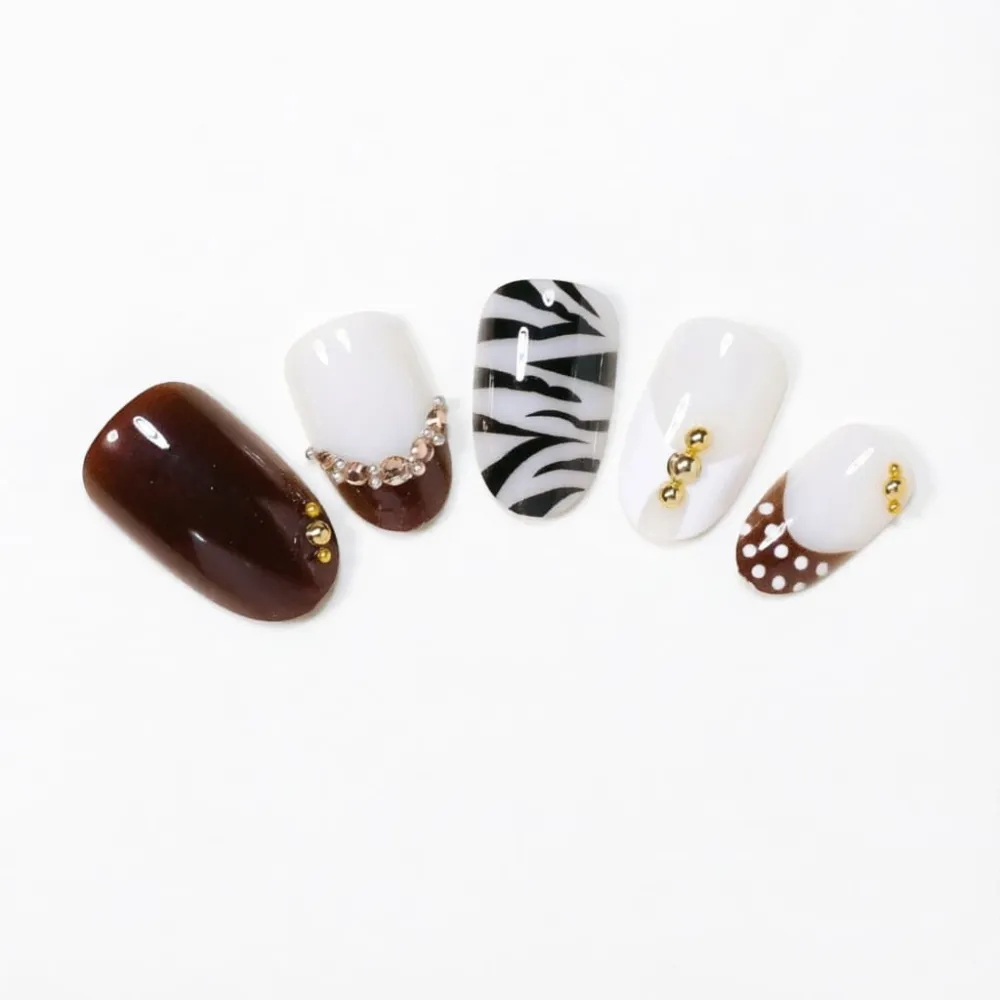 Nailhour 24Pcs French Rhinestone Short Oval Press On Nails