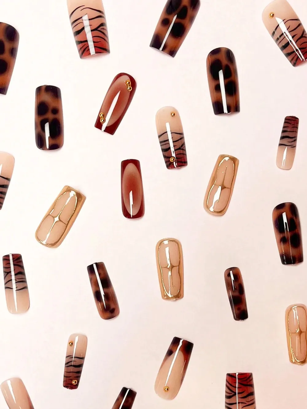 Nailhour 24Pcs Minimalist French Medium Leopard Print Press On Nails