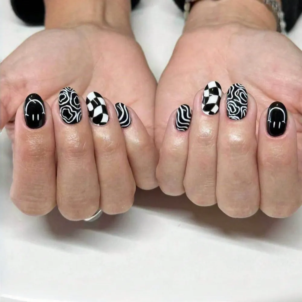 Nailhour 24Pcs Black Holiday Vintage Party Short Oval Y2K Press On Nails